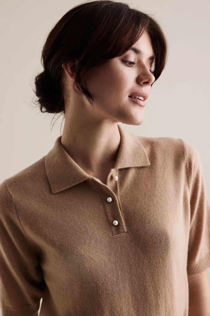 Woman in BTF-CPH cashmere polo with pearl buttons